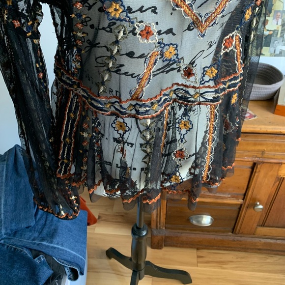 I LOVE this blouse but it never fit right on me, consequently, I wore it once. - Picture 6 of 6